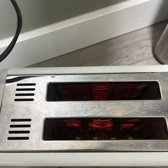 Vintage 80s Red Philips Toaster. Made in Hong Kong 1980 Electrical Toaster Retro - Picture 5 of 7